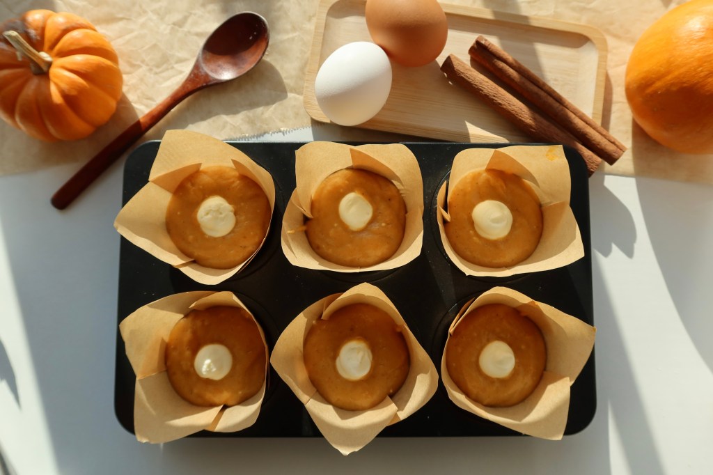 Soft pumpkin cream cheese&nbsp;muffins